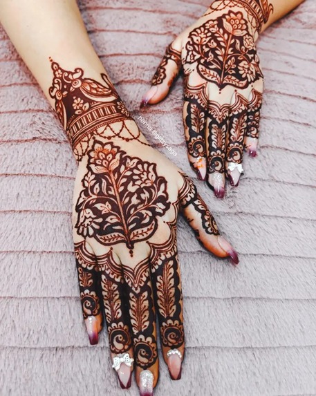 Creatively Designed Arabic Mehndi